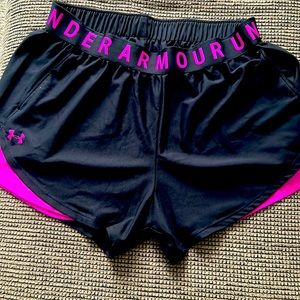 Womens under armour short black with pink size 1x worn twice